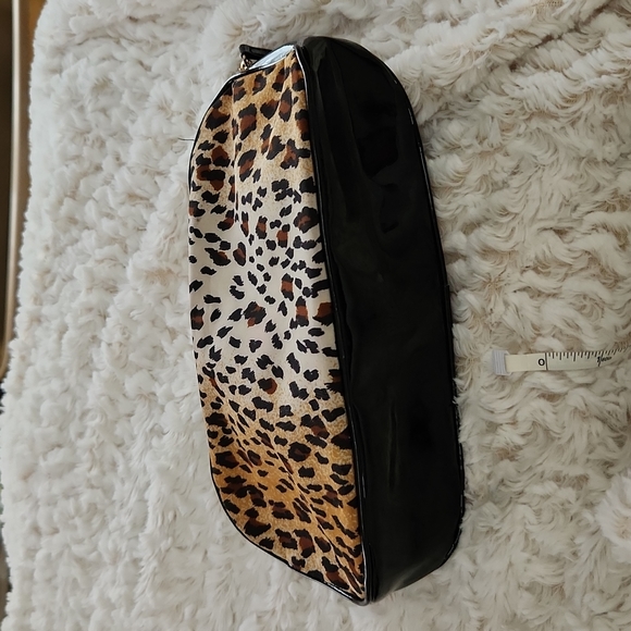 NWT cosmetic bag - Picture 3 of 4